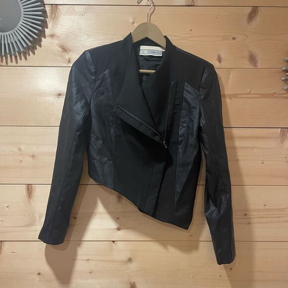 Callie Mae Jackets & Blazers - Callie Mae Asymmetrical Jacket Medium